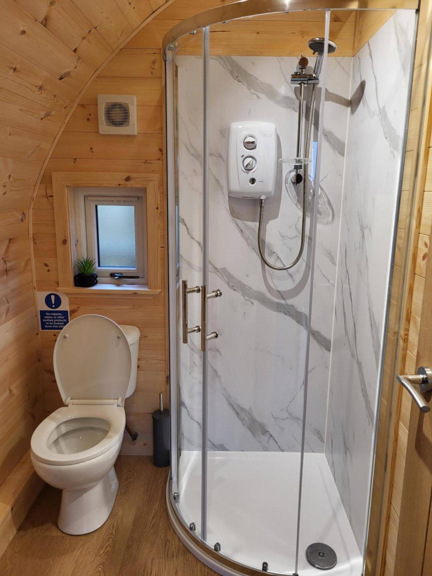 Hotel Lois' Pod With Hot Tub, Near Airport Bristol Exterior foto